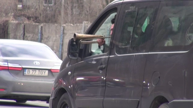 Aglomerație și haos pe DN1. La Sinaia, coloanele s-au format pe două benzi