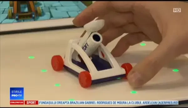 Nici jucăriile nu mai sunt simple. Banalele trenulețe sunt acum conectate la internet