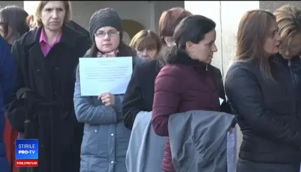 Grefierii protestează față de eliminarea pensiilor de serviciu. „Nu putem nici măcar să vindem pulovere”