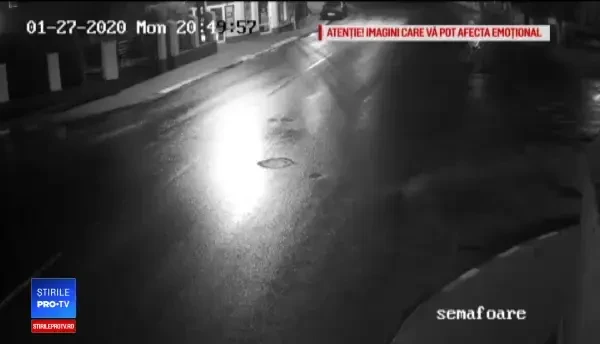 VIDEO. O fetiță a murit după ce a căzut din mașină în timpul unui accident grav, în Prahova