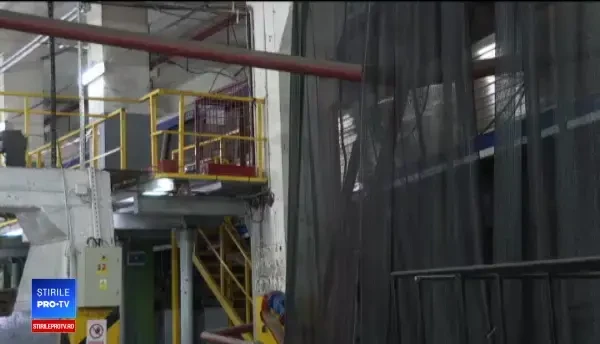 Povestea metroului din București, suspendat la 2 metri înălțime. De 1 an stă în aer