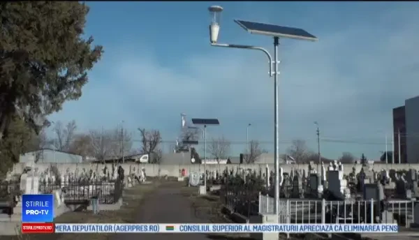 Toți acumulatorii instalațiilor de iluminat din cimitirele din Arad, furați de hoți