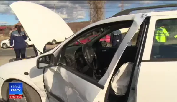 Accident grav cu o maşină de poliţie. "Era lovit la cap şi cred că dinţii i-au căzut"