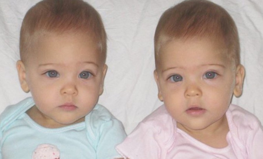 Gemenele Ava si Leah Clemens