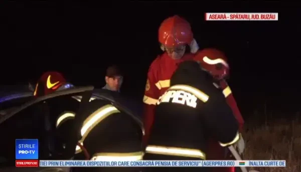 O fetiță de trei ani și părinții ei, răniți într-un acident violent, în județul Buzău