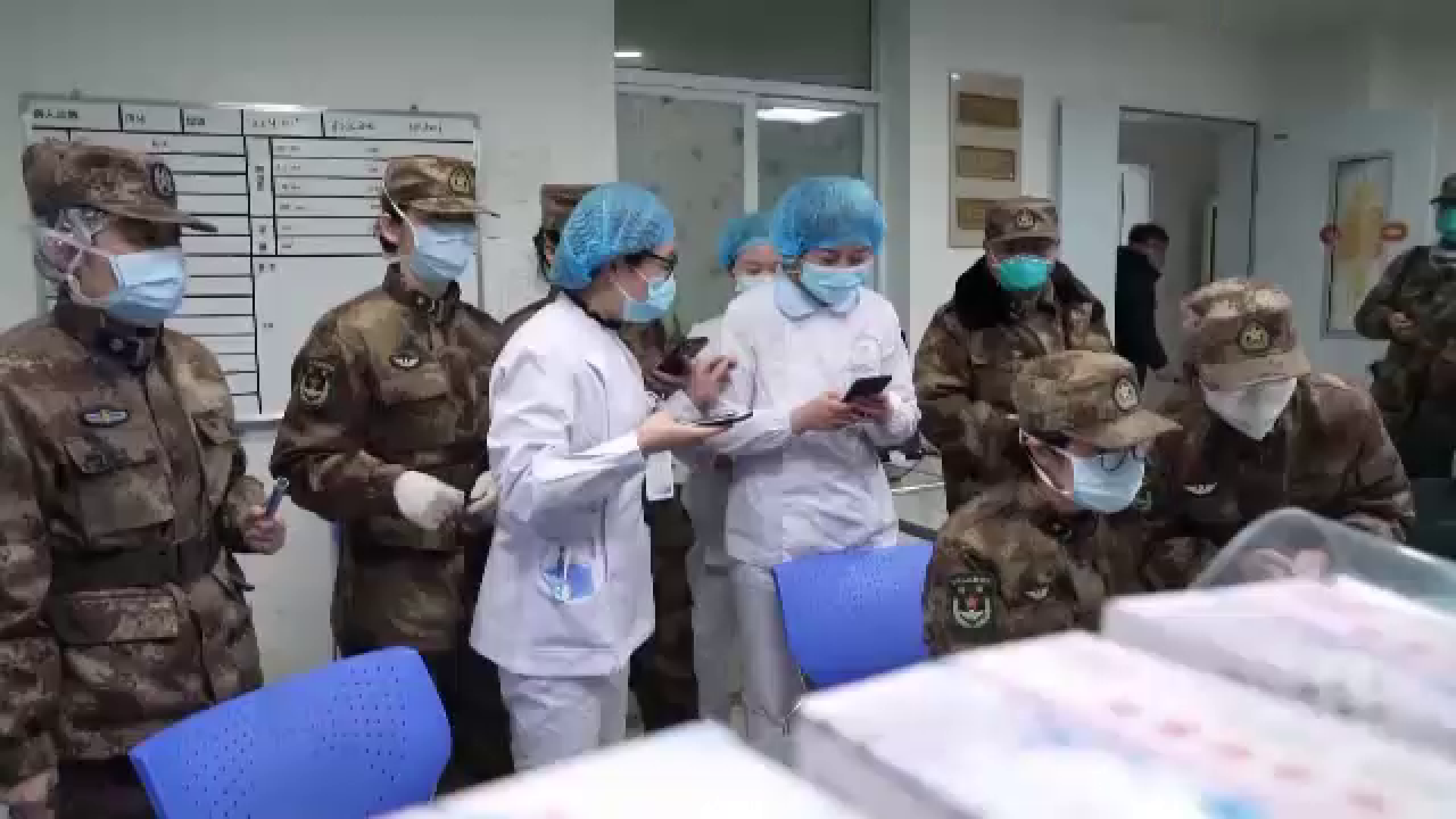 Măsuri disperate pentru a opri epidemia de coronavirus. Fiecare bolnav poate infecta cel puţin 2 oameni