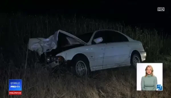 Bărbat spulberat de mașină, după ce a fost aruncat din căruță de un alt autoturism