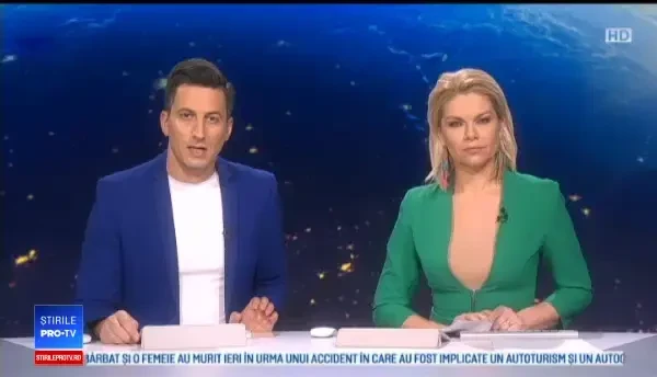 Momentul în care acoperișul unui stadion se prăbușește în câteva secunde. VIDEO