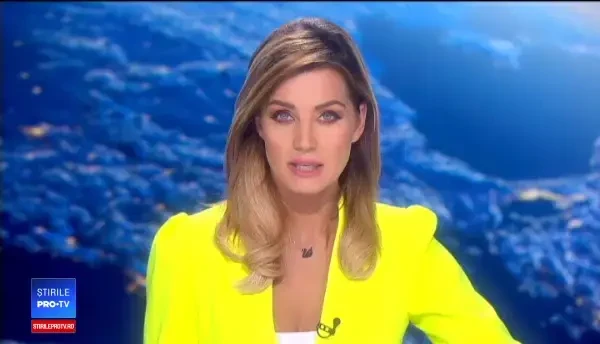 A intrat în depășirea unui TIR în curbă, dar s-a trezit în față cu o camionetă. Ce a urmat