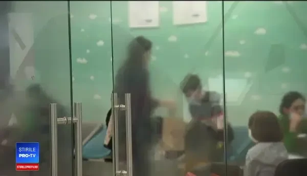 Cozi imense la camerele de gardă. Părinții speriați și-au dus copiii la consult, de teamă că ar avea gripă