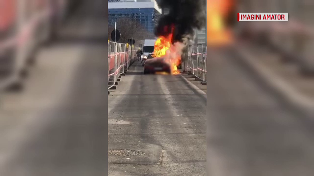 Incendiu de proporții în Capitală. O mașină, cuprinsă de flăcări imense