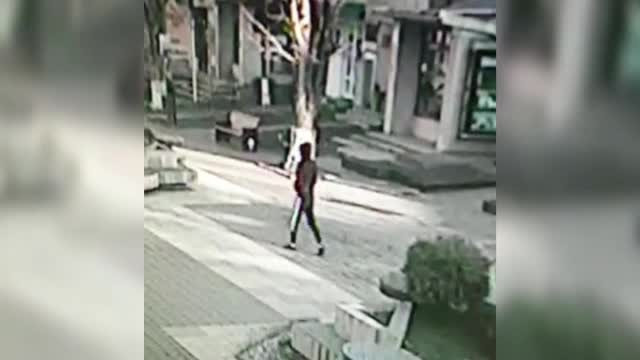 Tânărul din Botoșani, suspectat că a agresat sexual o femeie, într-un lift, ar putea fi vinovat și în alte cazuri