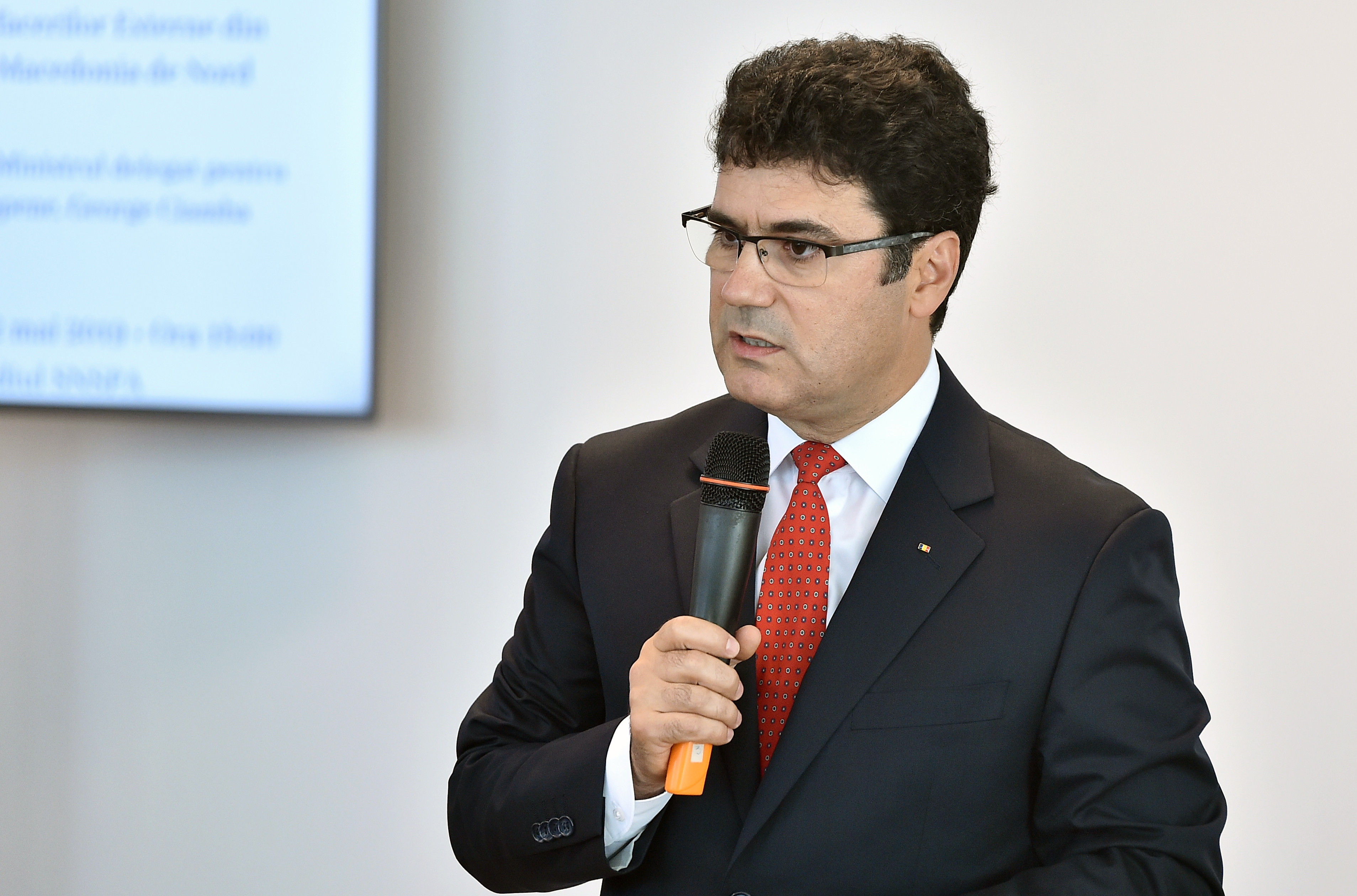 Rectorul SNSPA: Rusia a pus la cale o lovitură de stat. CCR trebuie să-l scoată de pe buletinele de vot pe beneficiar