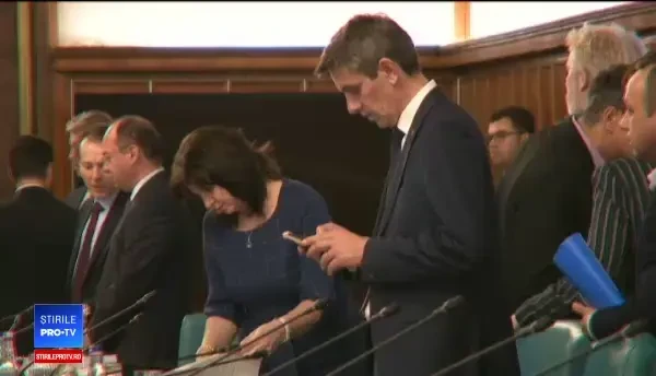 Ce spun analiștii despre modificarea prin OUG a legilor electorale privind alegerile anticipate