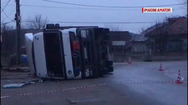 Stare de alertă în Dolj după ce o cisternă s-a răsturnat. Încărcătura periculoasă transportată