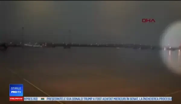 Avionul ieșit de pe pistă în Istanbul s-a rupt în trei bucăți. Cel puțin 3 morți și 157 răniți