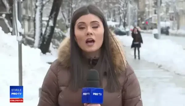 Prima zi de iarnă în România: şcoli închise, locuințe fără curent şi copaci căzuți