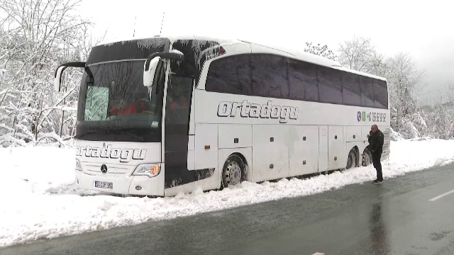 Un autocar cu români, blocat de peste 24 de ore în Bulgaria. Anunțul MAE