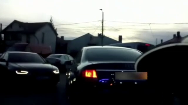 VIDEO. Ce a făcut un șofer din Mehedinți urmărit de poliție când drumul i s-a înfundat