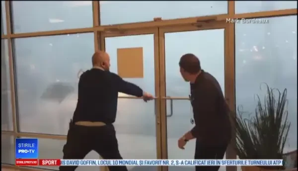 Alertă meteo în Statele Unite. Sudul țării, măturat de tornade și furtuni de zăpadă