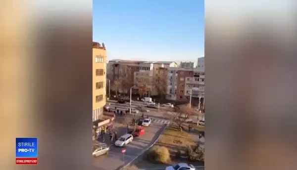 VIDEO. Momentul în care o tânără de 24 de ani din Craiova s-a aruncat de la etajul 3