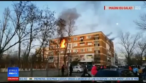 Explozie puternică urmată de incendiu într-un bloc din Galați. Totul a pornit de la o butelie