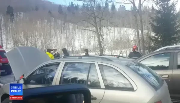 Accident pe DN 1 Brașov - Ploiești, în stațiunea Azuga. O persoană a fost rănită