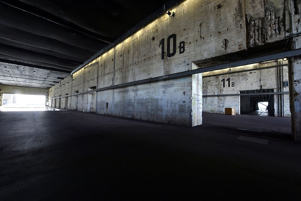 Zeci de români, judecaţi într-o fostă bază nazistă. Au făcut sute de victime până să fie prinşi