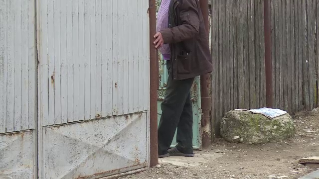 Un bărbat dispărut de acasă a fost găsit mort într-un șanț. Ce îi ceruse unei vecine