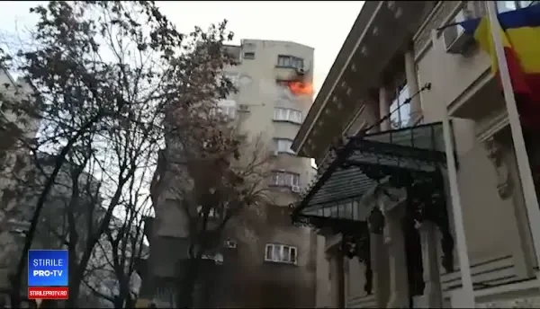 Incendiu într-un bloc din Capitală. O femeie de 85 de ani a decedat