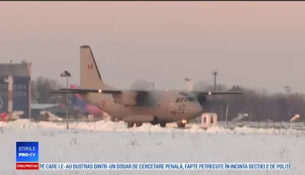 Cei 2 români evacuați din focarul epidemiei de coronavirus, aduşi în ţară într-o cameră ermetică