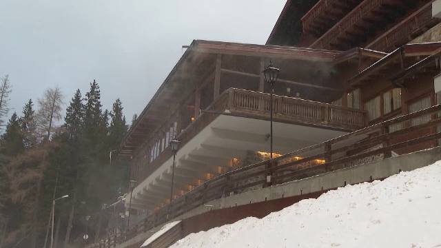 Panică într-un hotel din Păltiniş. Zeci de turiști au fost evacuați la 4 dimineaţa