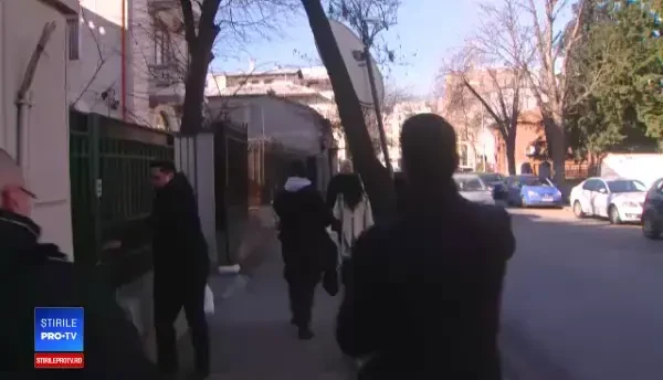 Teodor Meleșcanu, incident la DNA cu protestatarul ”Ceaușescu”: ”Să vă fie rușine”