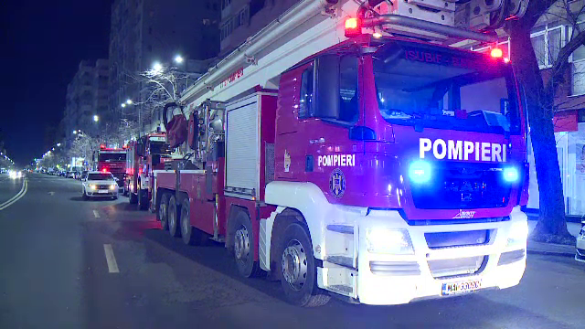Incendiu, într-un cartier din București. ”Ne-am speriat, au fost flăcări mari”