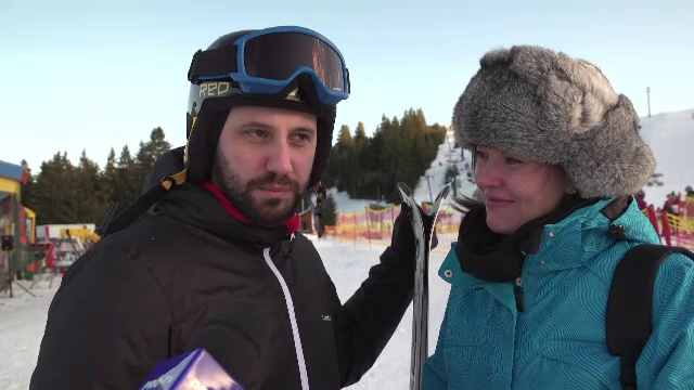 Au plecat împreună de Ziua Îndrăgostiților, dar se distrează separat: „Soţia nu ştie să schieze”