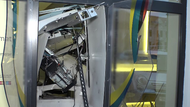 Furturile cu explozibil din bancomate, "fenomen naţional". Hoţii par imposibil de prins