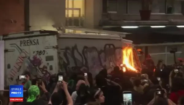 Proteste violente în Mexic, după cazul tinerei ucise şi jupuite de prietenul ei