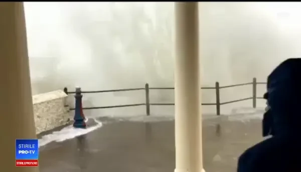 Cod roșu în Marea Britanie. Furtuna Dennis a lovit cu forța unui uragan