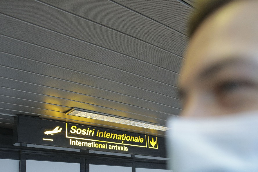 Întâlnire de urgență la Guvern. De ce nu avem încă scannere termice pe aeroporturi