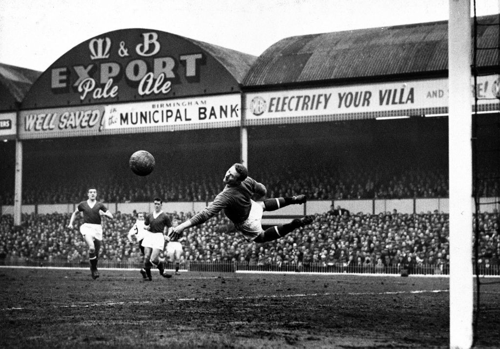 A murit “Eroul de la Munchen”. Cum a reușit Harry Gregg să salveze 6 oameni după un accident aviatic