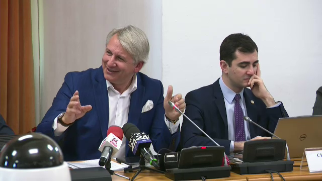 Teodorovici, către un deputat: Când v-ați dat seama ce sunt? Cu lumina stinsă sau aprinsă?