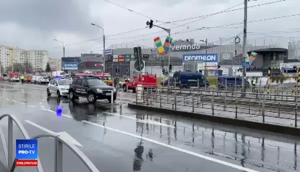 Amenințare cu bombă la un mall din București. Sute de persoane au fost evacuate