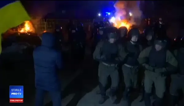 Violențe în Ucraina. Autobuzele cu evacuații din Wuhan au fost atacate