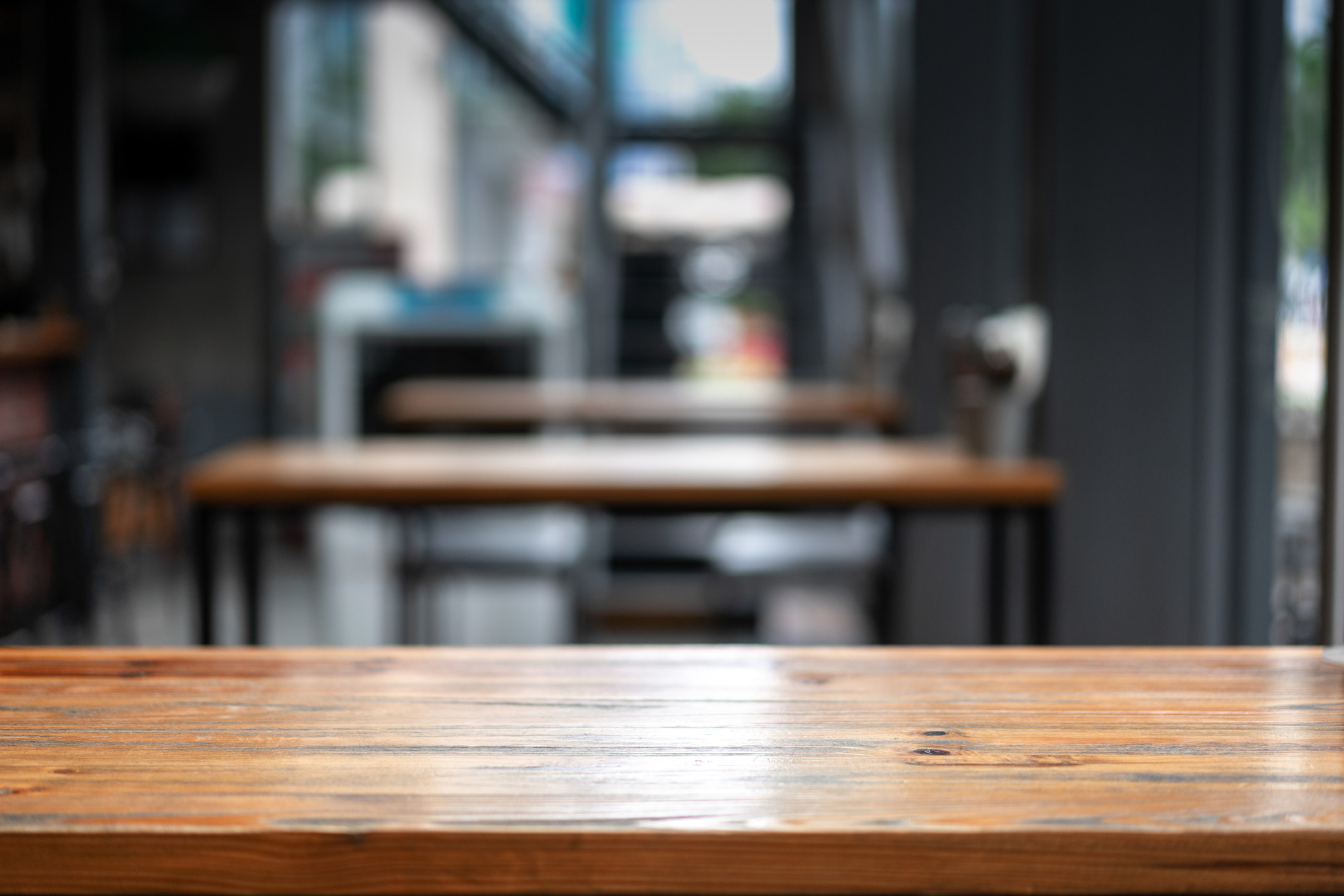 O studentă a fost violată într-un local. Țara în care s-a declanșat codul roșu din cauza abuzurilor