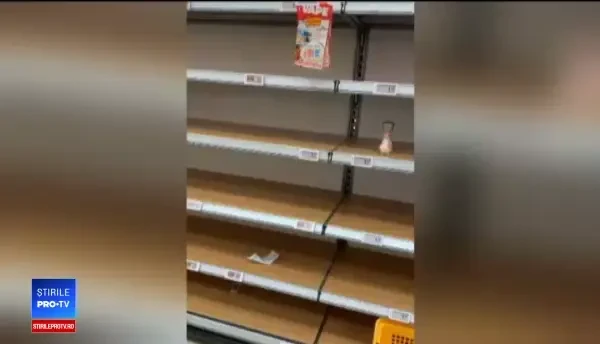 Scene de groază în Italia. Oamenii se bat pe mâncare și merg cu valizele după provizii