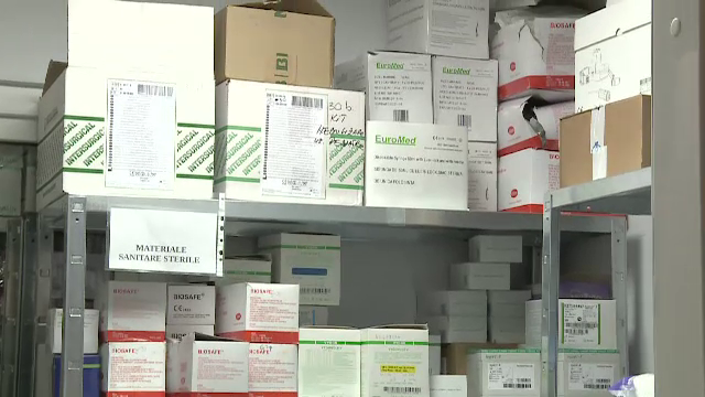 Preţurile măştilor au explodat. Spitalele nu au destule costume de protecţie