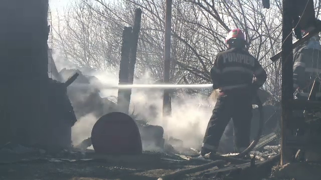 Incendiu în Prahova. O casă a fost distrusă de flăcări