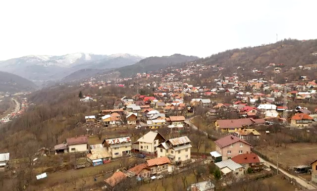 Stațiunile de pe Valea Prahovei poluează râul de ani de zile. Autoritățile dau răspunsuri incredibile