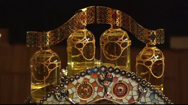 Motivul pentru care 4 sticluțe de parfum sunt vândute cu 1,6 mil. $. Ce se întâmplă cu banii