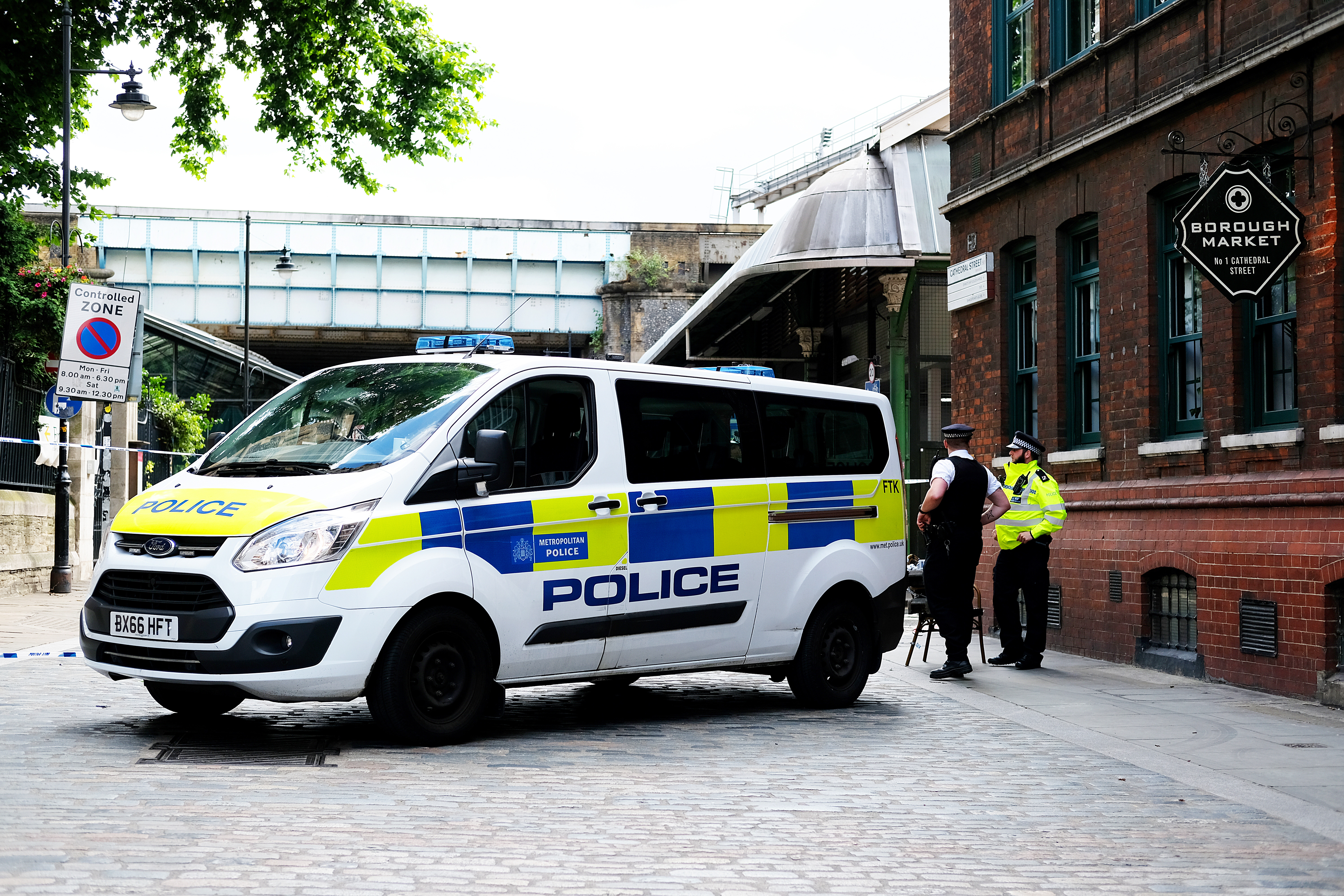 Metoda folosită de 2 români pentru a fura 300.000 de lire dintr-un magazin din Londra